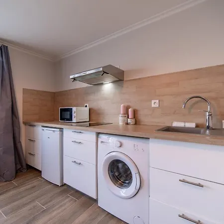 Revard Bellevue Private Studio Apartment *